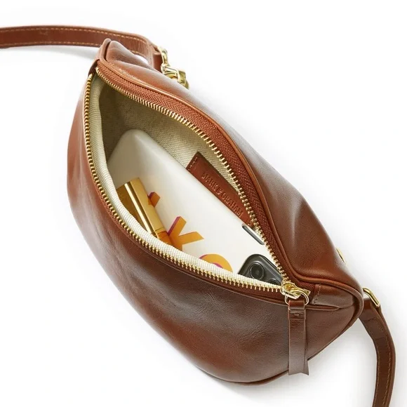 NWOT MARK & GRAHAM 100% LEATHER CROSSBODY SLING BAG IN HAZELNUT